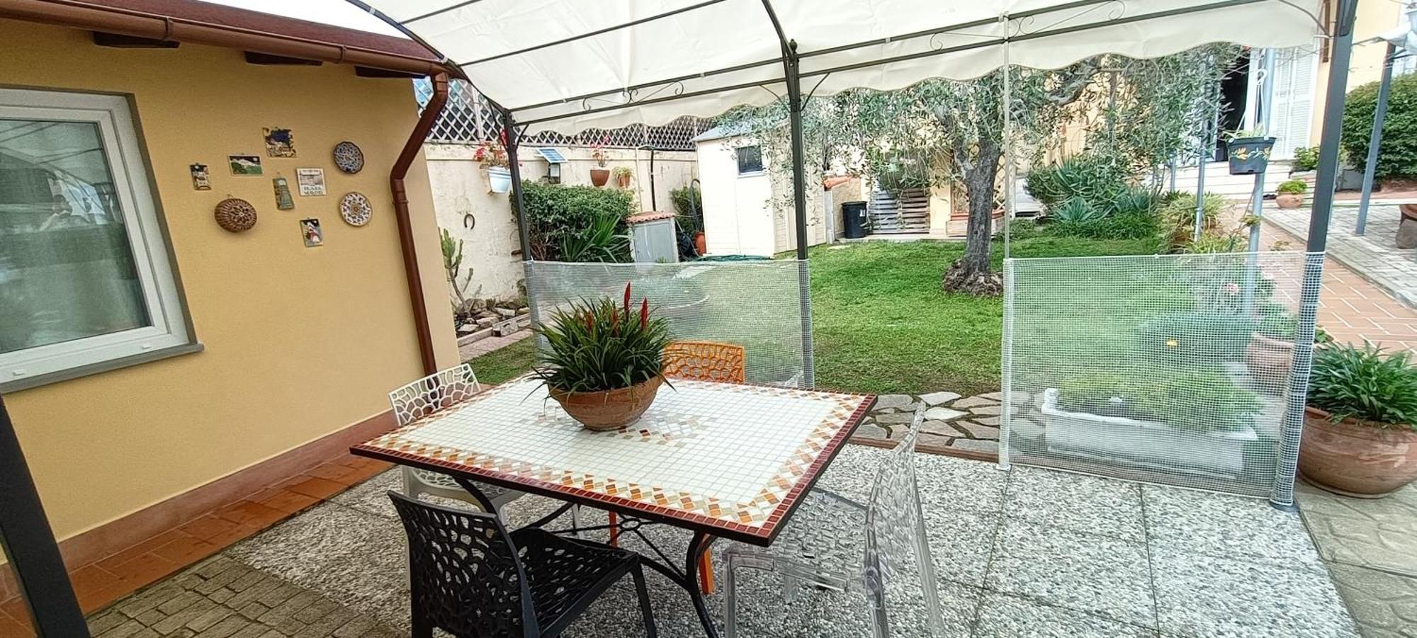 Casa In Giardino Apartment Пьомбино Екстериор снимка